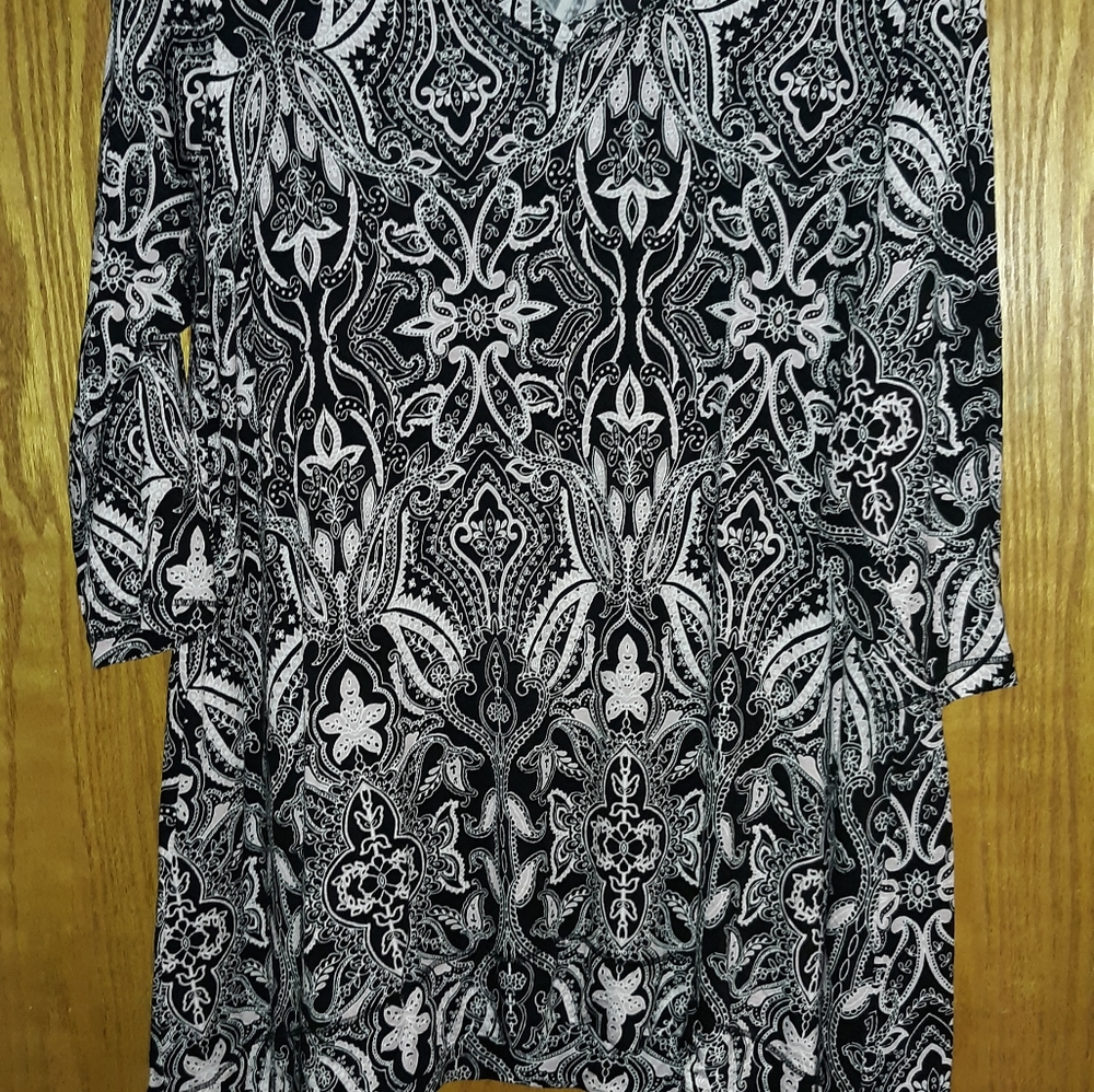 1X Jones & Co V-Neck 3/4 Length Sleeve Shirt